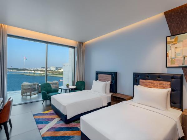 Hyatt Centric Jumeirah Dubai : photo 4 de la chambre chambre lits jumeaux avec balcon - vue sur mer