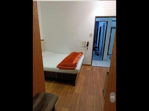 Hotel Broadway Colaba : photo 10 de la chambre chambre double ou lits jumeaux standard