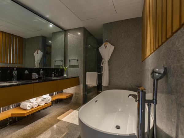 DoubleTree by Hilton Ahmedabad : photo 4 de la chambre suite lit king-size 1 chambre exécutive