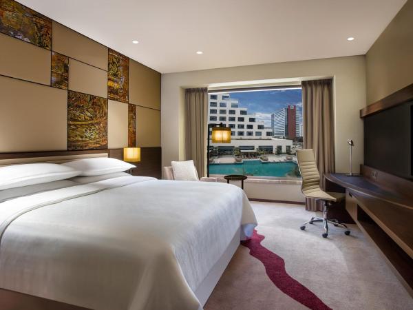 Sheraton Grand Bengaluru Whitefield Hotel & Convention Center : photo 1 de la chambre sheraton club king bed with club lounge access