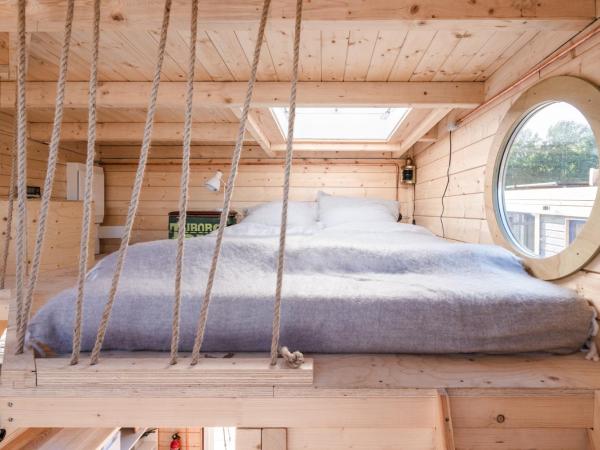 Tolles Tiny-Hausboot GÜNTER mit Dachterrasse : photo 9 de la chambre mobile home