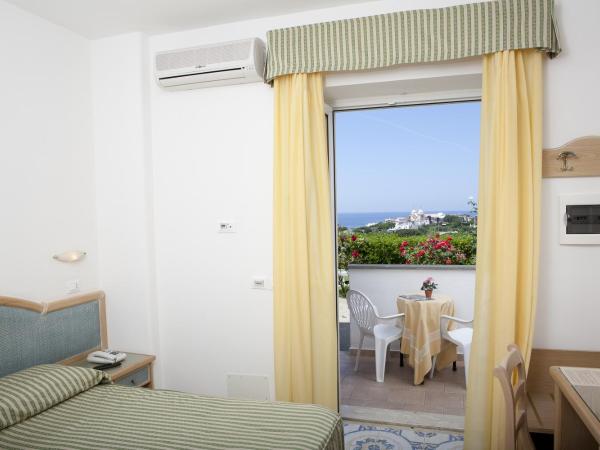 Casthotels Tramonto d'oro Terme : photo 1 de la chambre chambre double - vue sur mer