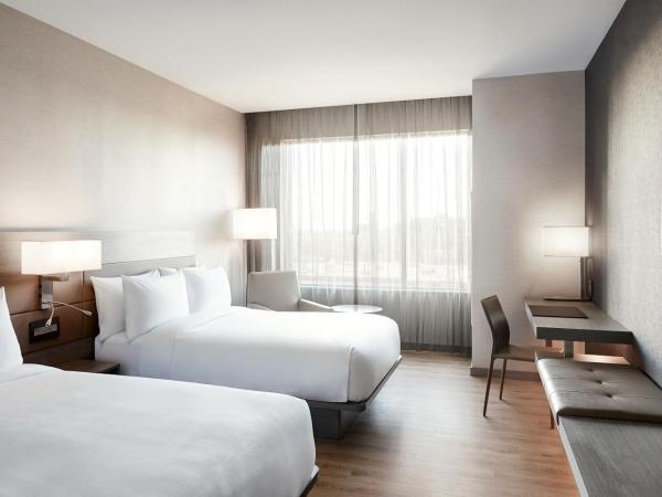 AC Hotel by Marriott Oklahoma City Bricktown : photo 1 de la chambre chambre avec 2 lits doubles
