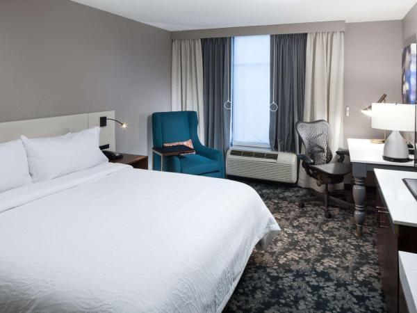 Hilton Garden Inn Nashville Vanderbilt : photo 2 de la chambre chambre lit king-size avec baignoire - accessible aux personnes à mobilité réduite