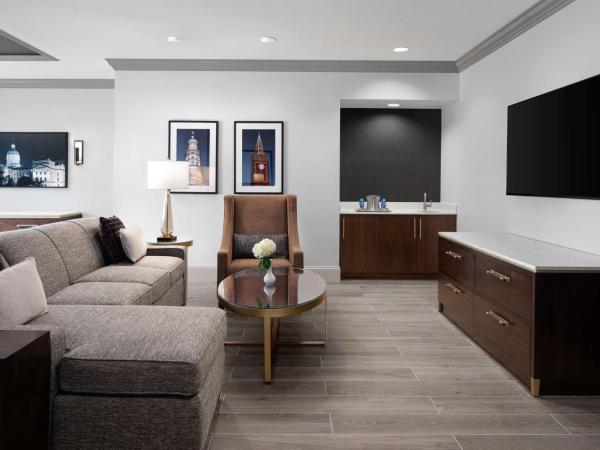 Hilton Indianapolis Hotel & Suites : photo 1 de la chambre one-bedroom presidential suite with sofa bed