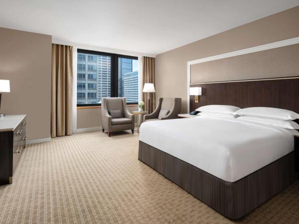 Hilton Indianapolis Hotel & Suites : photo 1 de la chambre king room with fridge