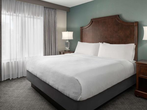 Embassy Suites San Antonio Riverwalk-Downtown : photo 1 de la chambre suite lit king-size