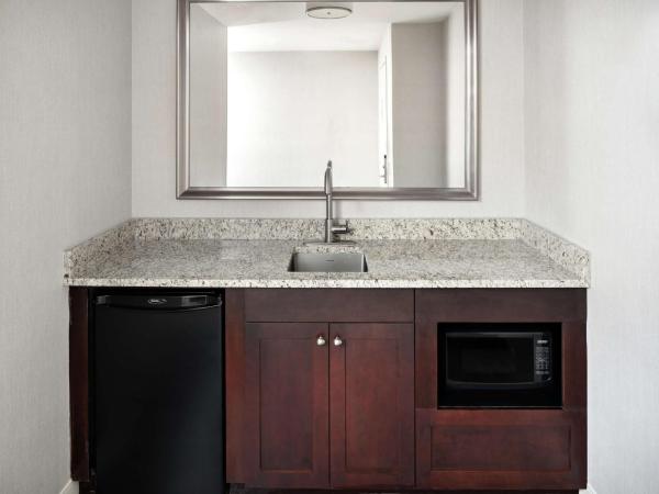 DoubleTree Suites by Hilton Charlotte/SouthPark : photo 8 de la chambre suite 2 chambres lit queen-size