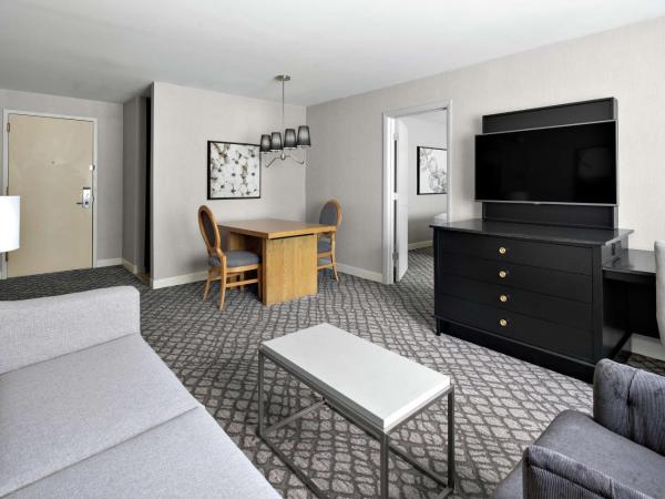 DoubleTree Suites by Hilton Charlotte/SouthPark : photo 5 de la chambre suite 1 chambre lit king-size avec canapé-lit - non-fumeurs