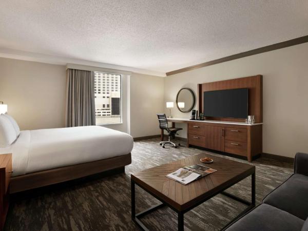 DoubleTree by Hilton New Orleans : photo 1 de la chambre suite junior lit king-size avec coin salon