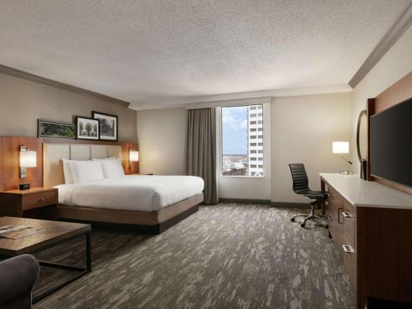 DoubleTree by Hilton New Orleans : photo 2 de la chambre suite junior lit king-size avec coin salon