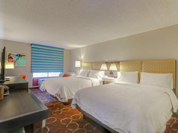 Hampton Inn Tropicana : photo 3 de la chambre chambre 2 lits queen-size - non-fumeurs