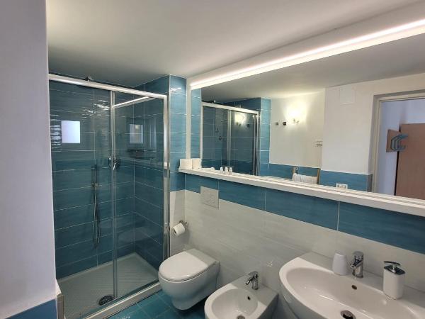 Hotel Villa Sirena : photo 4 de la chambre chambre triple - vue sur mer