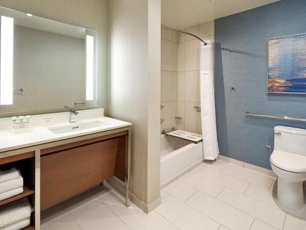 Homewood Suites by Hilton San Diego Hotel Circle/SeaWorld Area : photo 9 de la chambre suite 2 chambres avec baignoire - accessible aux personnes à mobilité réduite