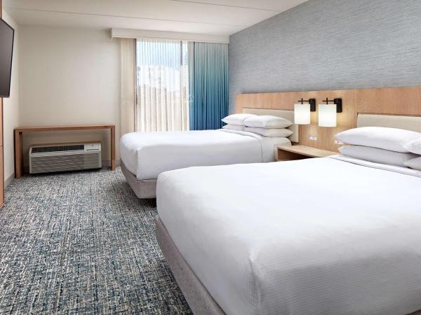 Hotel MDR Marina del Rey- a DoubleTree by Hilton : photo 1 de la chambre chambre avec 2 grands lits queen-size 