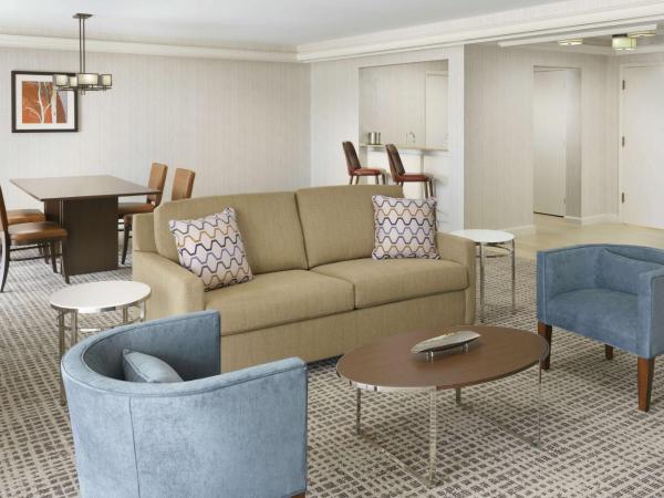DoubleTree by Hilton Colorado Springs : photo 1 de la chambre suite présidentielle lit king-size