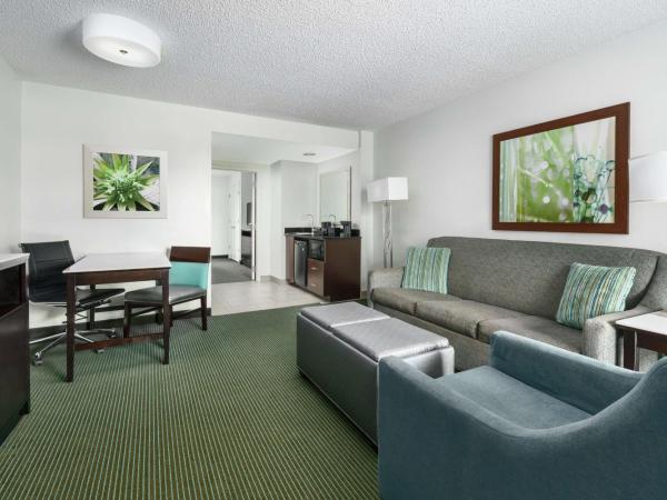Embassy Suites by Hilton Orlando Lake Buena Vista Resort : photo 2 de la chambre suite lit king-size