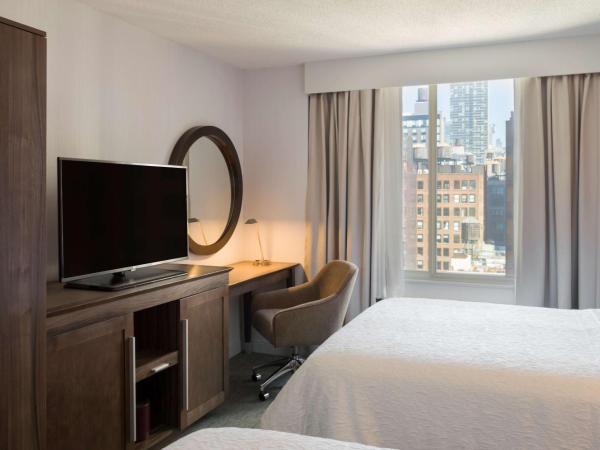 Hampton Inn Manhattan Chelsea : photo 2 de la chambre chambre avec 2 lits queen-size - vue sur ville