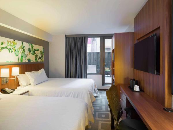 Hilton Garden Inn New York Central Park South-Midtown West : photo 2 de la chambre chambre avec 2 lits queen-size - vue sur ville