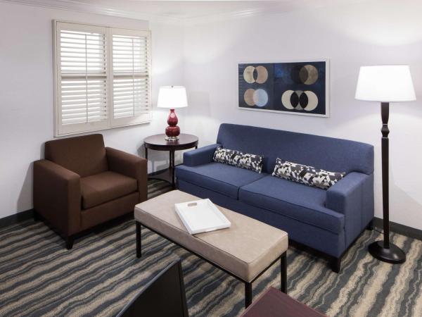 Embassy Suites by Hilton Tampa Brandon : photo 3 de la chambre suite 2 pièces avec lit king-size - non-fumeurs