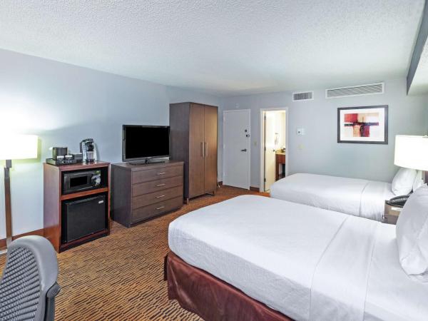 Embassy Suites by Hilton Dallas Market Center : photo 3 de la chambre chambre double avec 2 lits doubles - non-fumeurs