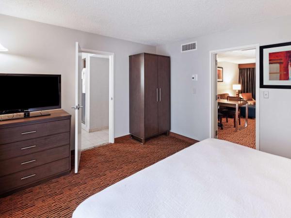 Embassy Suites by Hilton Dallas Market Center : photo 2 de la chambre chambre exécutive lit king-size - non-fumeurs