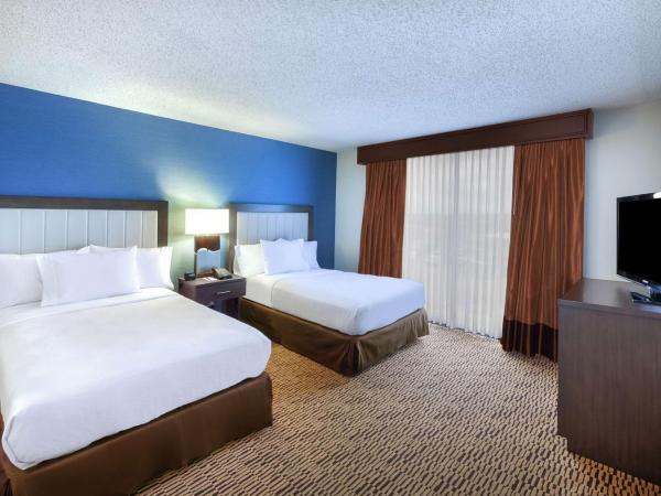 Embassy Suites by Hilton Dallas Market Center : photo 2 de la chambre suite avec 2 lits doubles - non-fumeurs