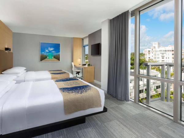 The Gates Hotel South Beach - a Doubletree by Hilton : photo 1 de la chambre chambre standard avec 2 lits queen-size