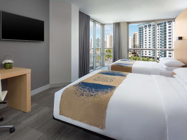 The Gates Hotel South Beach - a Doubletree by Hilton : photo 2 de la chambre chambre standard avec 2 lits queen-size