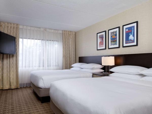 DoubleTree Suites by Hilton Nashville Airport : photo 7 de la chambre suite avec 2 lits queen-size et canapé-lit - non-fumeurs