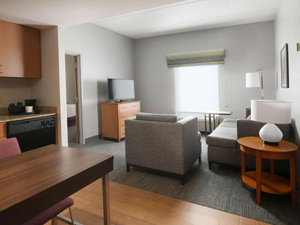 Hampton Inn & Suites Houston-Medical Center-NRG Park : photo 1 de la chambre suite lit king-size non-fumeurs avec cuisine