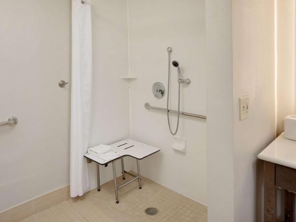 Homewood Suites by Hilton Orlando Maitland : photo 1 de la chambre suite lit king-size - adaptée aux personnes malentendantes