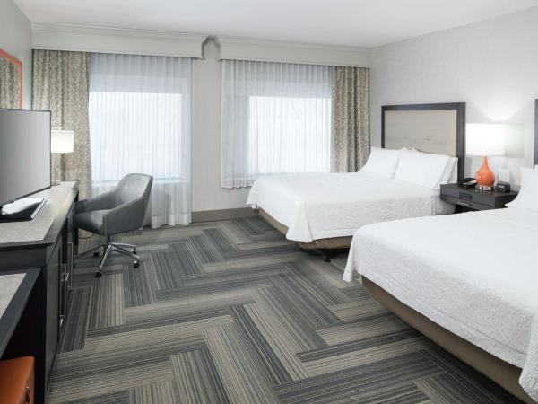 Hampton Inn & Suites by Hilton Atlanta Perimeter Dunwoody : photo 2 de la chambre queen room with two queen beds and walk-in shower - hearing accessible/non-smoking