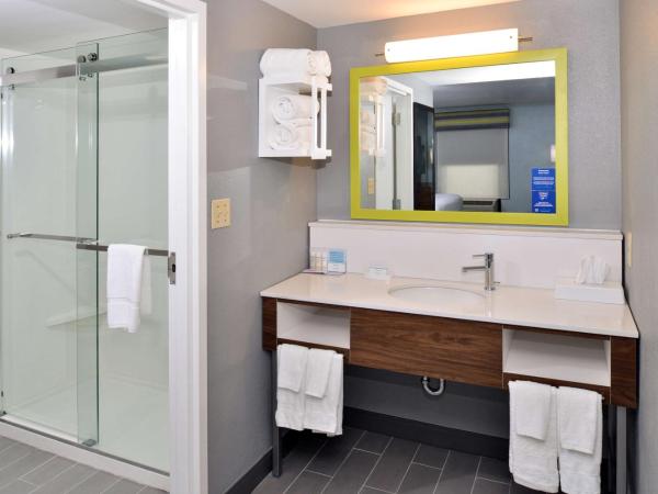 Hampton Inn by Hilton Panama City Beach : photo 10 de la chambre suite lit king-size avec canapé-lit - non-fumeurs