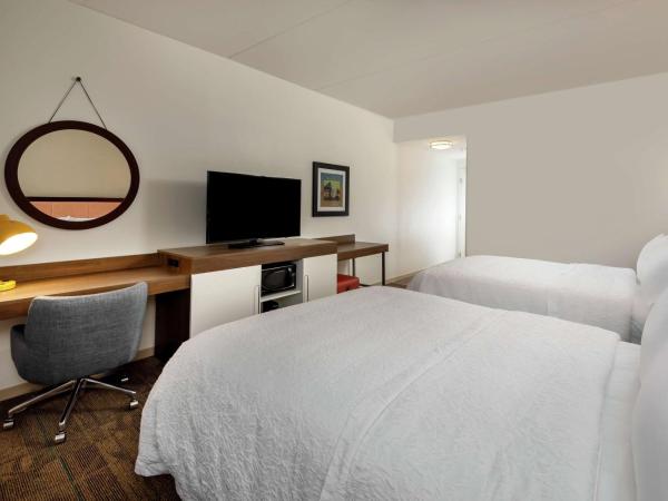 Hampton Inn Baltimore Bayview Campus : photo 2 de la chambre chambre 2 lits queen-size - non-fumeurs