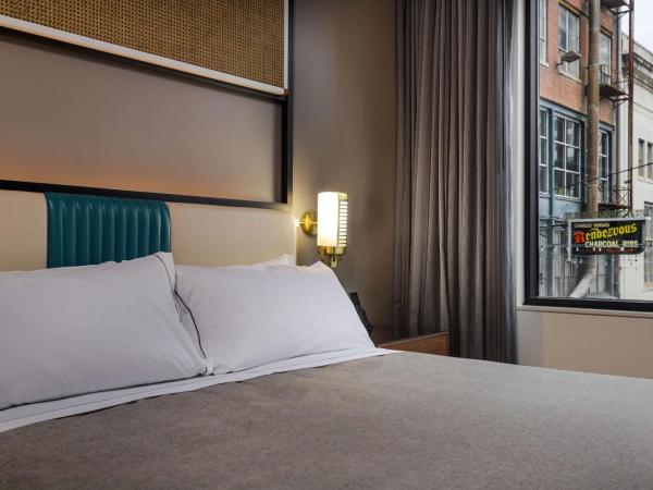 Canopy By Hilton Memphis Downtown : photo 1 de la chambre chambre lit king-size