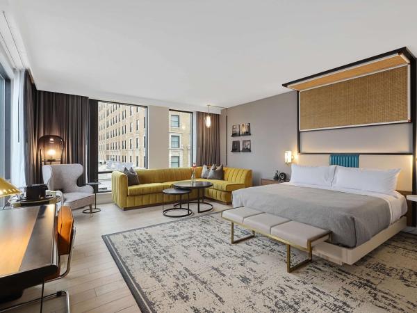 Canopy By Hilton Memphis Downtown : photo 6 de la chambre chambre d'angle lit king-size avec canapé-lit