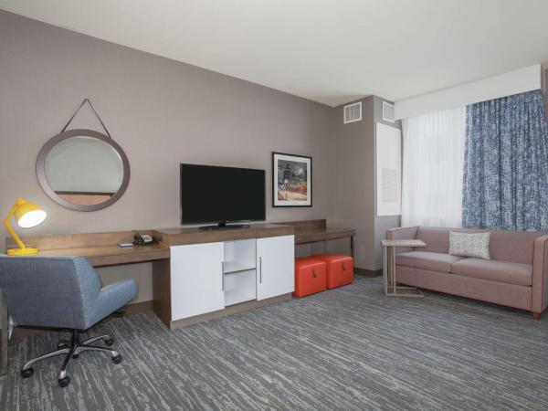 Hampton Inn & Suites Denver-Downtown : photo 1 de la chambre queen studio suite with two queen beds and sofa bed - non-smoking