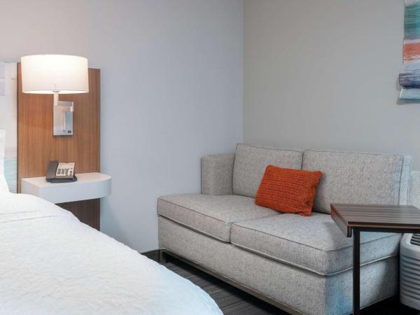 Hampton Inn & Suites Atlanta Buckhead Place : photo 2 de la chambre chambre lit king-size - non-fumeurs
