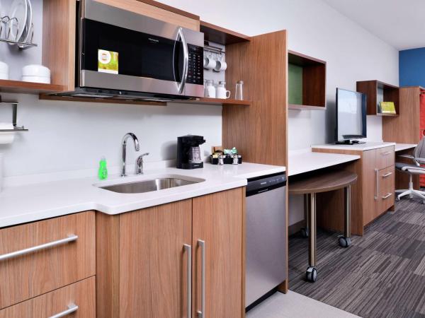 Home2 Suites By Hilton Tampa Downtown Channel District : photo 4 de la chambre studio lit queen-size