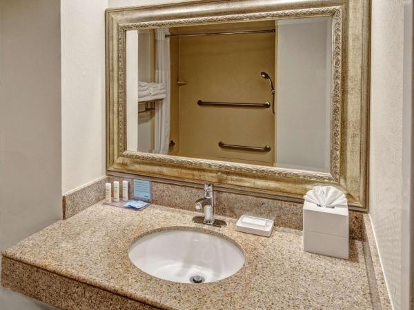 Hampton Inn Charlotte/Matthews : photo 4 de la chambre king room with accessible tub - mobility and hearing access/non-smoking