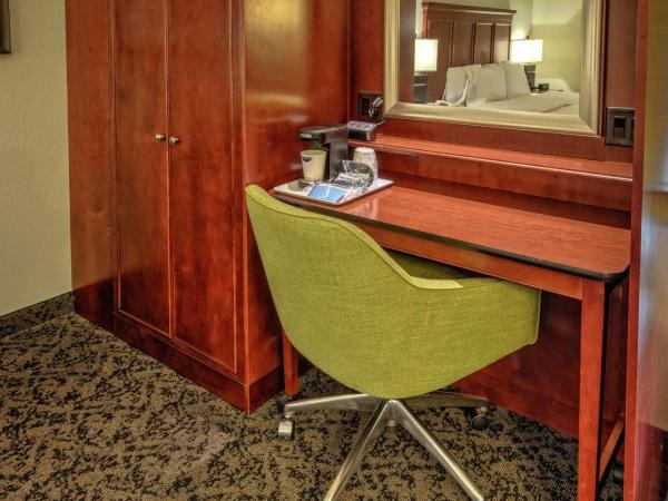 Hampton Inn Charlotte/Matthews : photo 2 de la chambre chambre lit king-size avec four micro-ondes et réfrigérateur - non-fumeurs