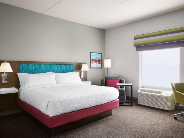 Hampton Inn Indianapolis Northwest - Park 100 : photo 1 de la chambre king room with accessible tub - mobility and hearing access/non-smoking