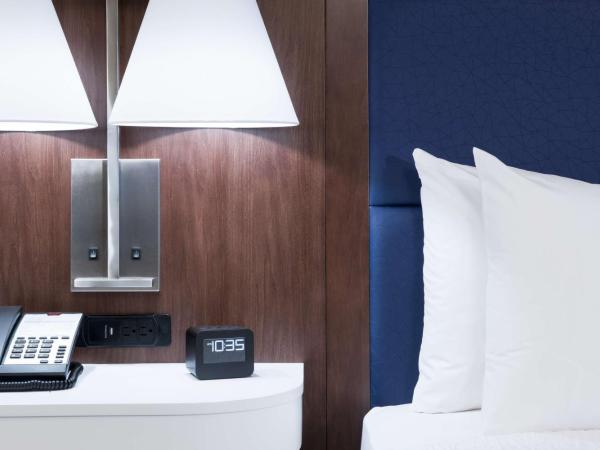 Hampton Inn & Suites Phoenix Downtown : photo 2 de la chambre chambre 2 lits queen-size - non-fumeurs