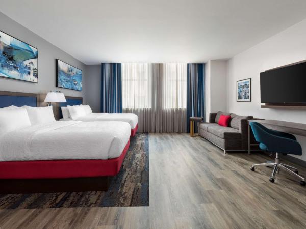 Hampton Inn & Suites Baltimore Inner Harbor : photo 1 de la chambre studio avec 2 lits queen-size et canapé-lit - non-fumeurs
