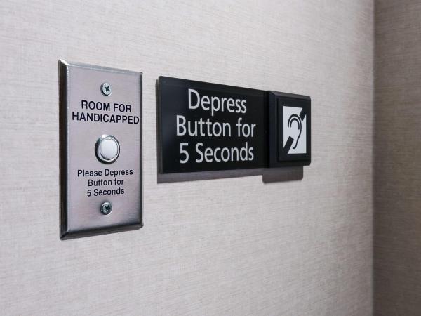 Hampton Inn & Suites Baltimore Inner Harbor : photo 1 de la chambre chambre 2 lits queen-size - accessible aux personnes à mobilité réduite et adaptée aux personnes malentendantes - non-fumeurs