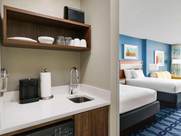 Homewood Suites by Hilton Myrtle Beach Oceanfront : photo 4 de la chambre suite studio lit queen-size - vue sur océan - adaptée aux personnes malentendantes
