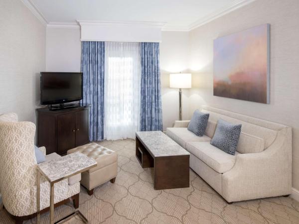 Hampton Inn & Suites South Park at Phillips Place : photo 6 de la chambre suite lit king-size – non-fumeurs