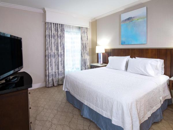 Hampton Inn & Suites South Park at Phillips Place : photo 8 de la chambre suite lit king-size 1 chambre avec bain à remous - non-fumeurs 