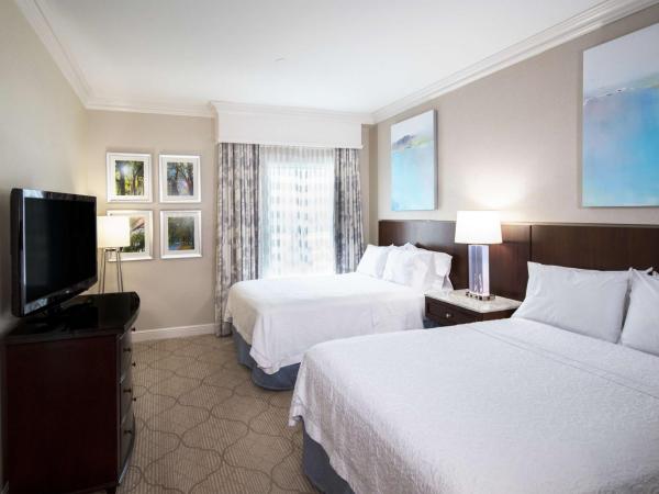 Hampton Inn & Suites South Park at Phillips Place : photo 3 de la chambre suite avec 2 lits queen-size et canapé-lit